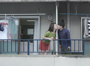Tiếng rên của chị nhà kề bên cạnh bên và cậu thanh niên được lái máy bay