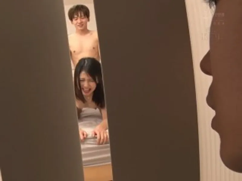 Thanh niên đang vụng trộm với chị cạnh bên nhà thì anh ông xã về...