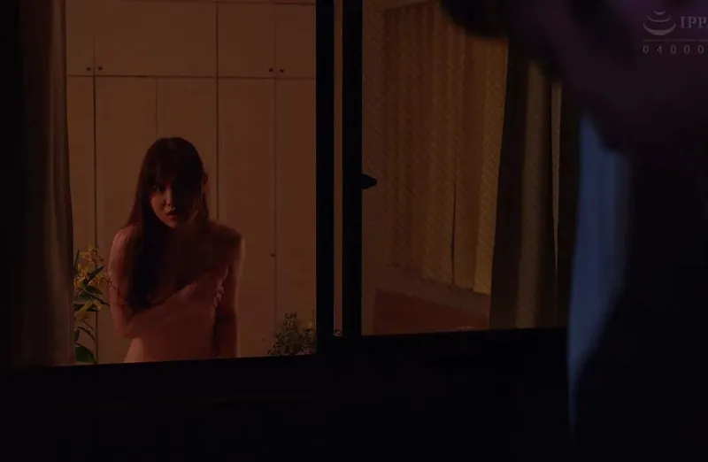 Em hotgirl cạnh nhà anh xã ông chồng cạnh nhà thường xuyên thay đồ ở ngay cửa sổ